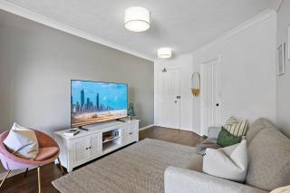 Coastal 1-Bed Apartment with Pool & Tennis Court - Gold Coast - 3