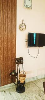 Riverside Palm Luxe 2BHK with AC near Kamakhya & IHR - Guwahati - 2