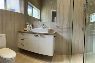 Absolute Beachfront 2 Bedroom Luxury Holiday Apartment - Kewarra Beach - 3