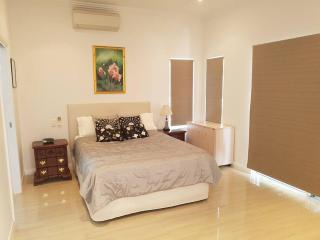 Absolute Beachfront 2 Bedroom Luxury Holiday Apartment - Kewarra Beach - 7