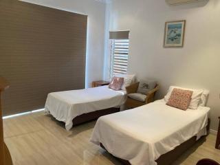 Absolute Beachfront 2 Bedroom Luxury Holiday Apartment - Kewarra Beach - 4