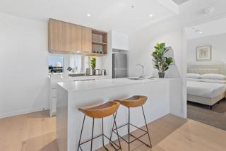 Gorgeous 2-Bed with Pool Gym Close to Everything - Melbourne - 4