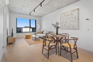 Gorgeous 2-Bed with Pool Gym Close to Everything - Melbourne - 0