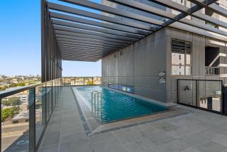 Gorgeous 2-Bed with Pool Gym Close to Everything - Melbourne - 5