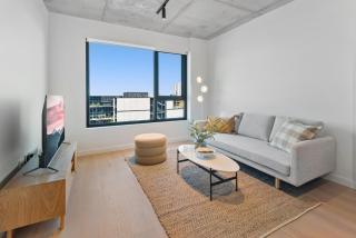 Gorgeous 2-Bed with Pool Gym Close to Everything - Melbourne - 7