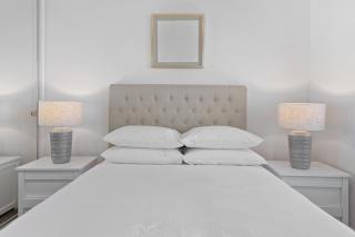 Gorgeous 2-Bed with Pool Gym Close to Everything - Melbourne - 1