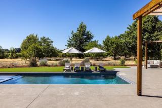 Luxury Villa Year-Round Heated Pool Hot Tub Fire Pit Lawn - Kenwood - 4
