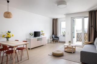 Stay2gether Japandi Homestay for 4 - Metro B Luka - Prague - 0