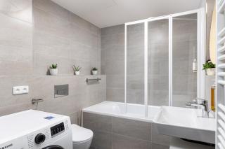 Stay2gether Japandi Homestay for 4 - Metro B Luka - Prague - 1