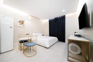 Suncheon Hound Hotel Suncheon Station Branch - 9