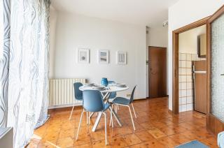 Comfy Apartment With private parking near the Beach! - 7