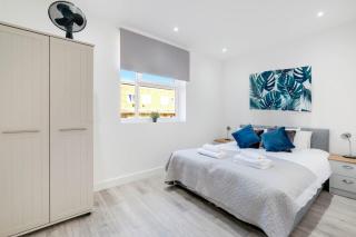 Corby Town Centre Serviced Apartments - 6