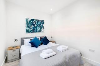 Corby Town Centre Serviced Apartments - 5