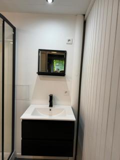 Grand studio tout confort sur cour - Champagnole - 3