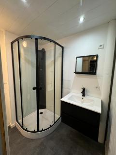 Grand studio tout confort sur cour - Champagnole - 5
