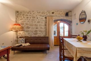 Renovated Old Stone House - 3