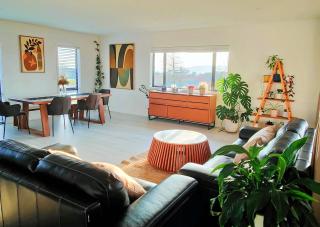 Better than Home - NEW Lake View - Taupo - 9