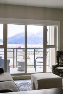 Lakefront Lux 2BR Symphony Of Comfort Style For 12 - Harrison Hot Springs - 1