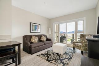Lakefront Lux 2BR Symphony Of Comfort Style For 12 - Harrison Hot Springs - 0