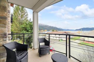 Lakefront Lux 2BR Symphony Of Comfort Style For 12 - Harrison Hot Springs - 9