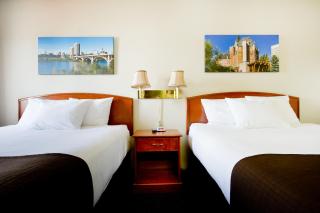 Riviera Motor Inn - 7