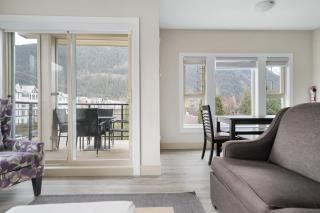 Upscale 2BR Overlooking View Escape - 2