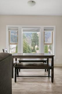 Upscale 2BR Overlooking View Escape - 9