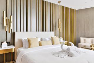 Maison Privee - Glamourous Apt with Sea Views at FIVE Palm - Dubai - 2