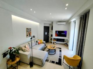 Floral Home 1 - Ground floor apt with courtyard and private parking! - Atene - 0