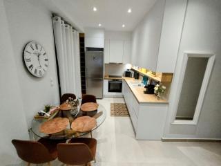 Floral Home 1 - Ground floor apt with courtyard and private parking! - Atene - 3