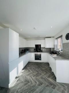 New 3 Bedroom House in Grimsby - - 1