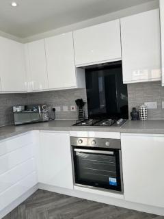 New 3 Bedroom House in Grimsby - - 4