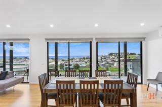 Panoramic Paradise 4-BR San Remo - 1