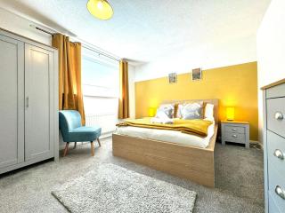 The Alnham, Large 3 bed apartment, Close to the City - Kenton - 0