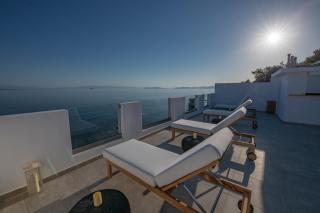 Flisvos Beachfront Apartments - Loutrákion - 2