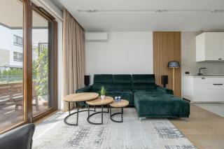 Spacious Family Apartment with Garden & Parking by Noclegi Renters - Varsovie - 0