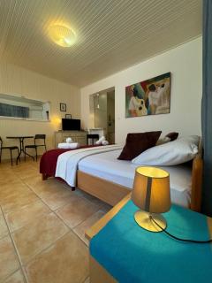Quiet Seafront Studio Apartment - 9