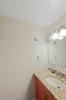 Spacious 3BR Townhouse with Balcony & Gym - Silver Spring - 1
