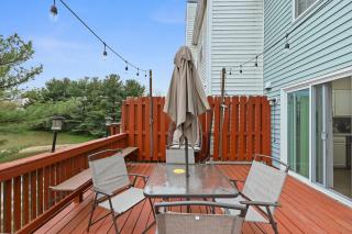 Spacious 3BR Townhouse with Balcony & Gym - 2