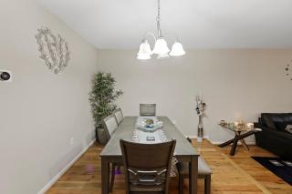 Spacious 3BR Townhouse with Balcony & Gym - 1