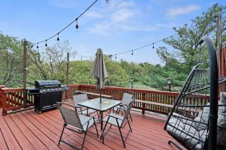 Spacious 3BR Townhouse with Balcony & Gym - Silver Spring - 0