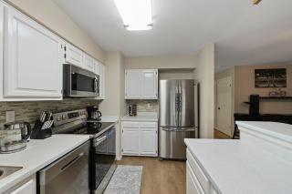Spacious 3BR Townhouse with Balcony & Gym - Silver Spring - 5