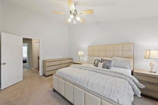 Spacious 3BR Townhouse with Balcony & Gym - 5