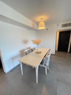 סאבלט בקומה גבוהה עם נוף מטריף לים בעיר נתניה - 4