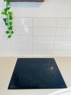 סאבלט בקומה גבוהה עם נוף מטריף לים בעיר נתניה - 1