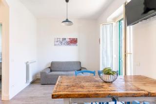 Modern Sea View Apartment with Balcony - Livorno - 3