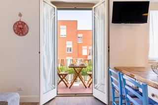 Modern Sea View Apartment with Balcony - 2