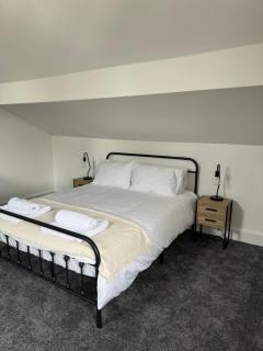 The Eaves - Victorian second floor, open plan apartment - 5