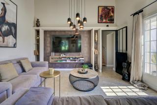 Bastide des Sarrières à -d'1 km de Lourmarin - Piscine chauffée, cuisine d'été, pool house, sauna - Lourmarin - 8