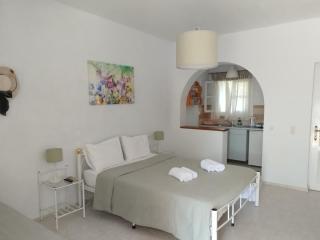 Smaragdi Rooms and Studios - 7